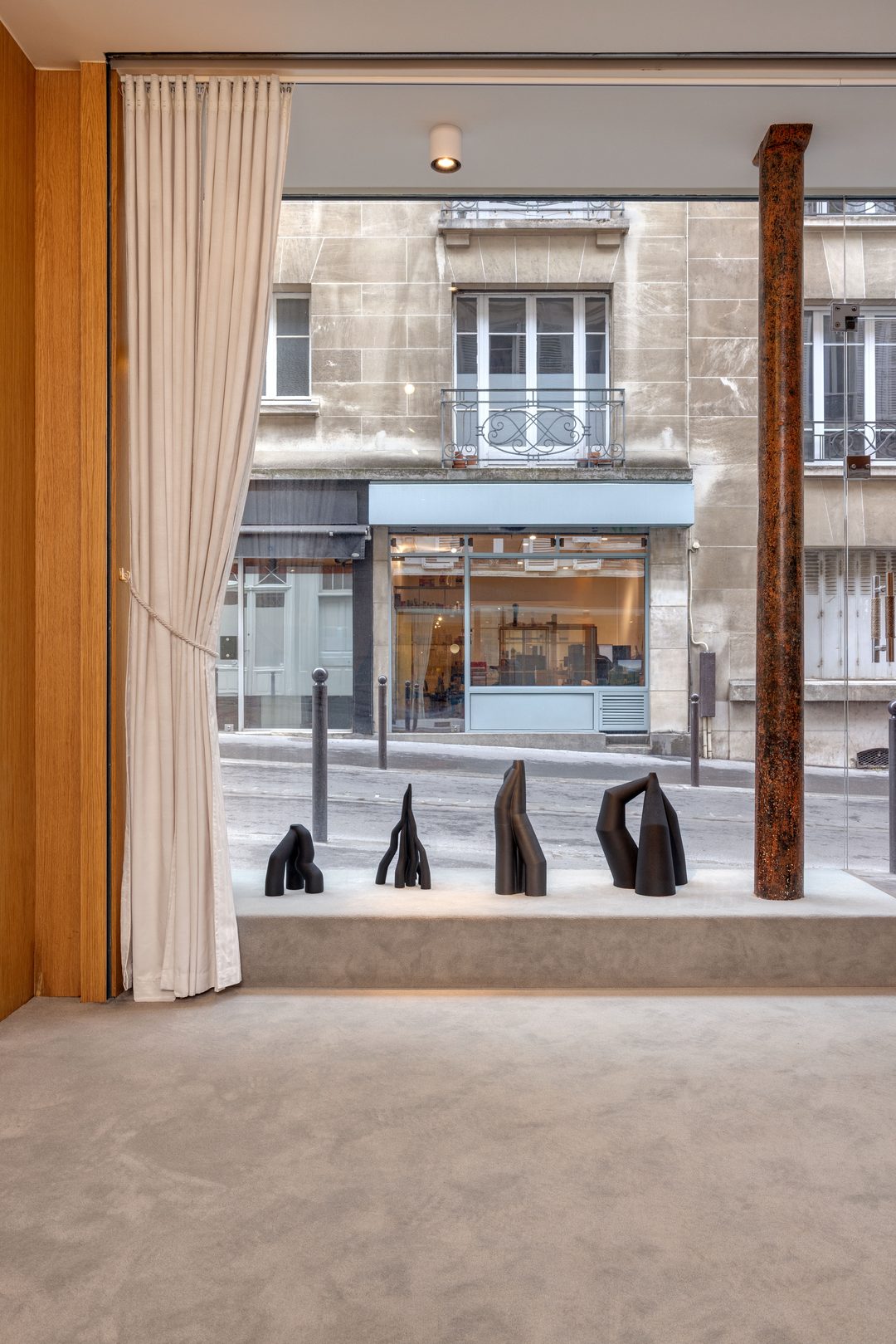 Vorace sculptures lined up in the gallery window, facing the street